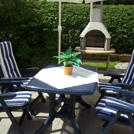 Vakantiehuis Modern Holiday In Near Sea *